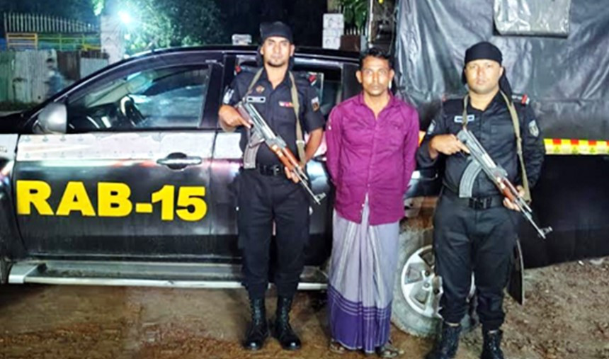 লেফটেন্যান্ট তানজিম হত্যা মামলার অন্যতম আসামি সাদেককে গ্রেপ্তার করেছে র‌্যাব